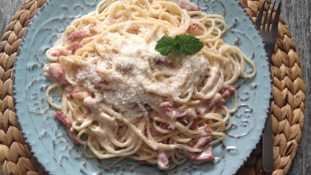 Receta de espagueti a la carbonara sin huevo como primer plato